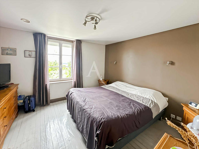 Maison - 161 m² - 8 pièces