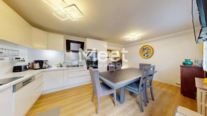 Maison - 220 m² - 6 pièces