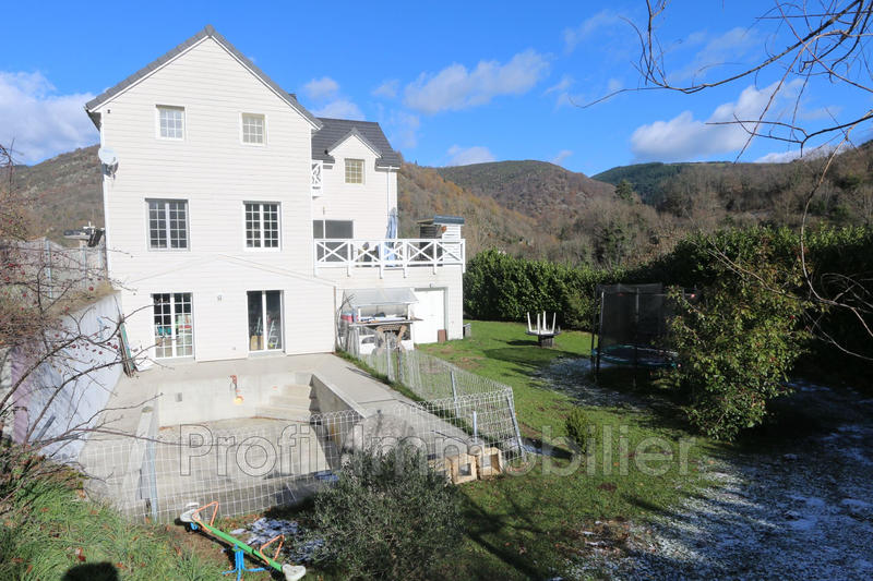 Maison - 235 m² - 8 pièces