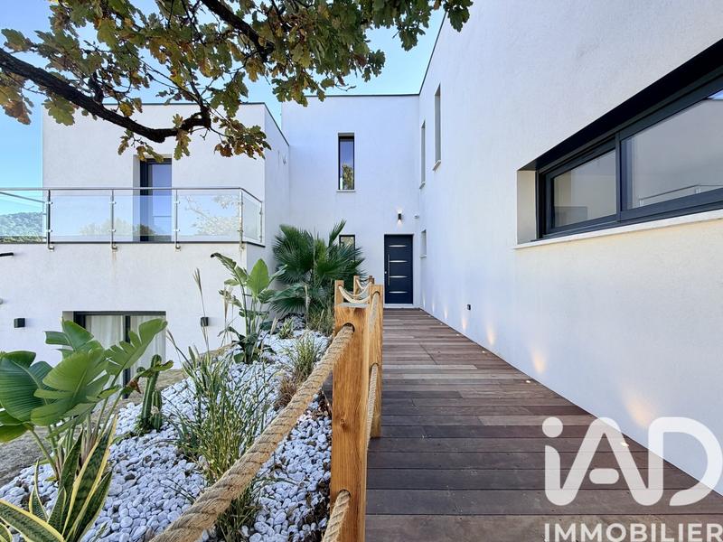 Maison - 177 m² - 6 pièces