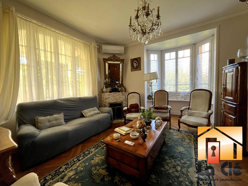 Maison ancienne - 217 m² - 9 pièces