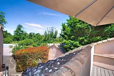 Propriété - 249 m² - 10 pièces