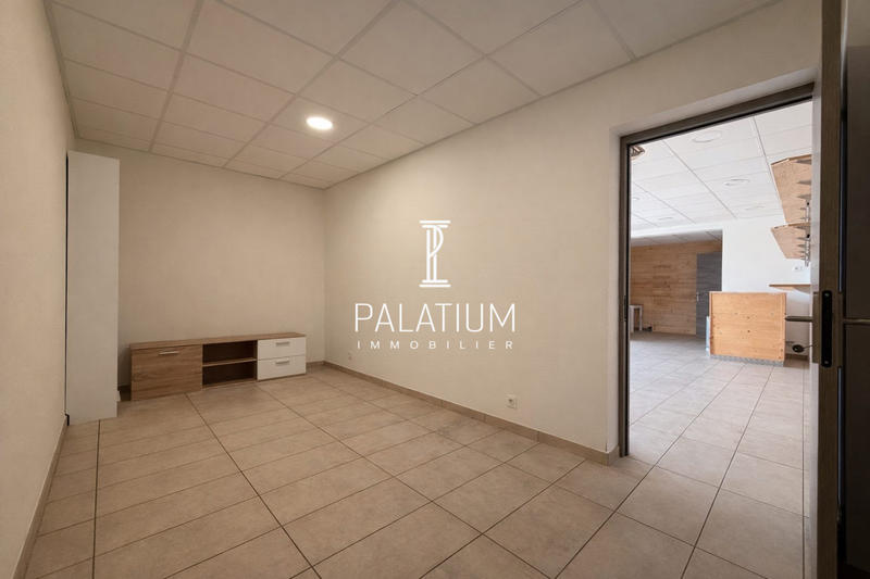 Local commercial - 54 m² - 2 pièces