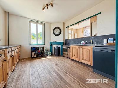 Maison - 149 m² - 9 pièces