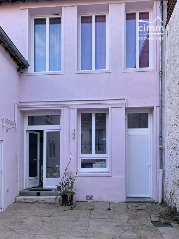 Maison traditionnelle - 159 m² - 4 pièces