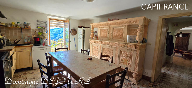 Maison - 250 m² - 8 pièces