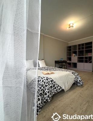Chambre - 11 m² - 1 pièce