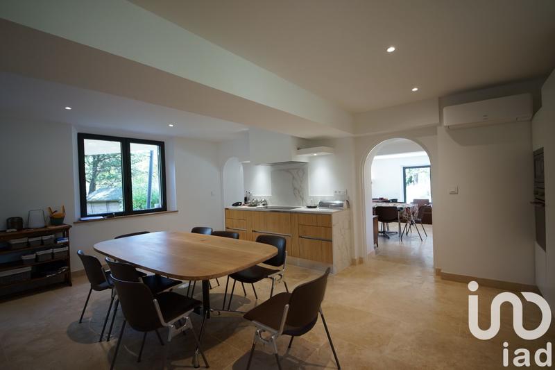 Maison - 250 m² - 9 pièces