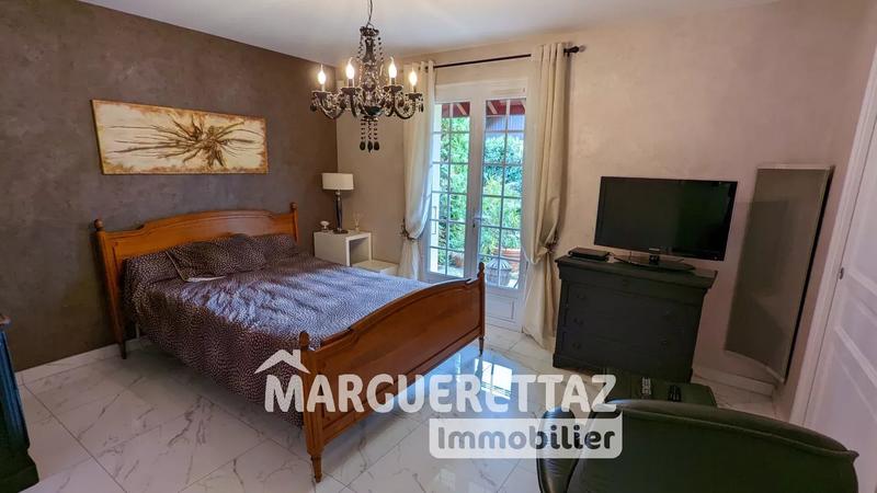 Maison - 250 m² - 9 pièces