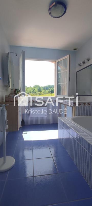 Maison - 210 m² - 6 pièces