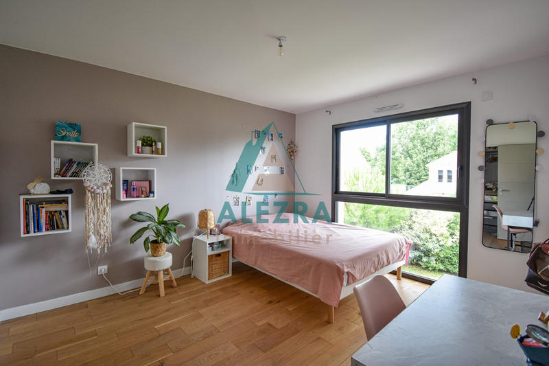 Maison - 181 m² - 7 pièces