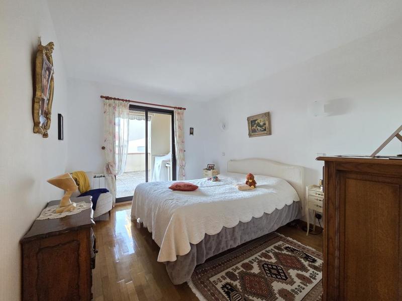 Appartement ancien - 104 m² - 4 pièces