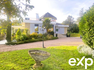 Maison - 288 m² - 11 pièces