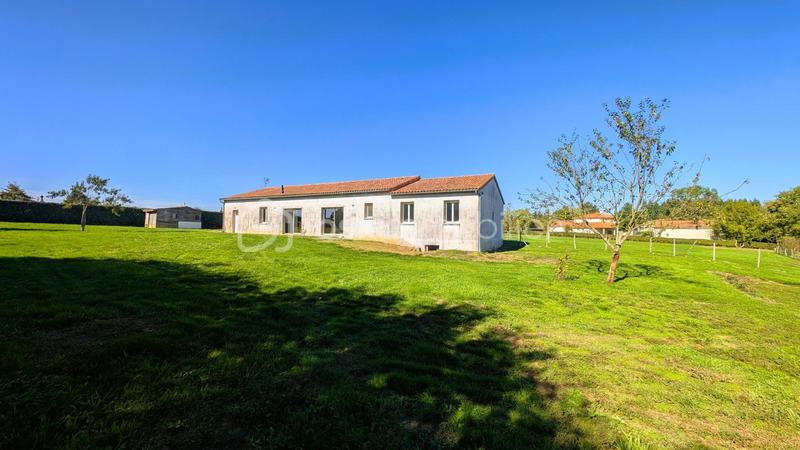 Maison traditionnelle - 176 m² - 8 pièces