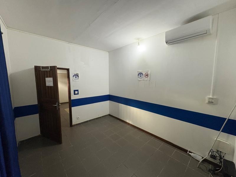 Local commercial - 147 m² - 10 pièces