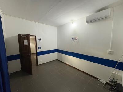 Local commercial - 147 m² - 10 pièces