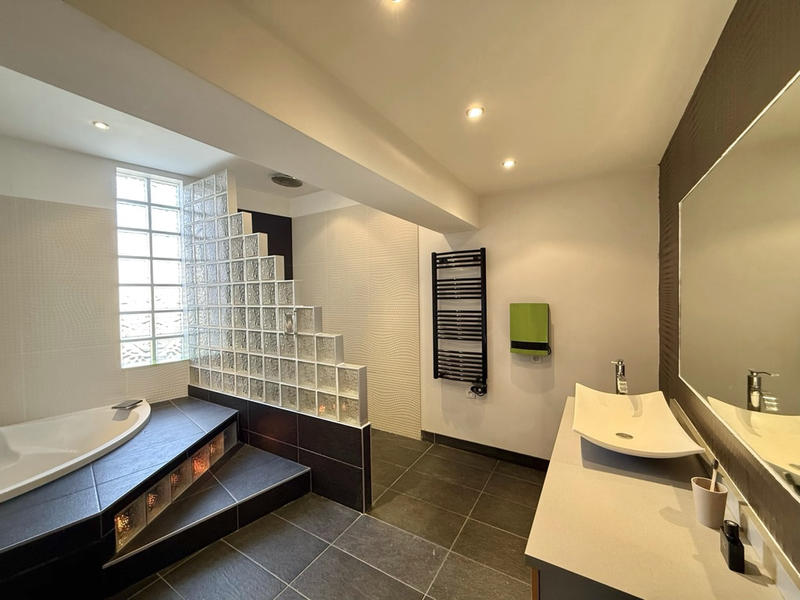 Appartement - 233 m² - 8 pièces