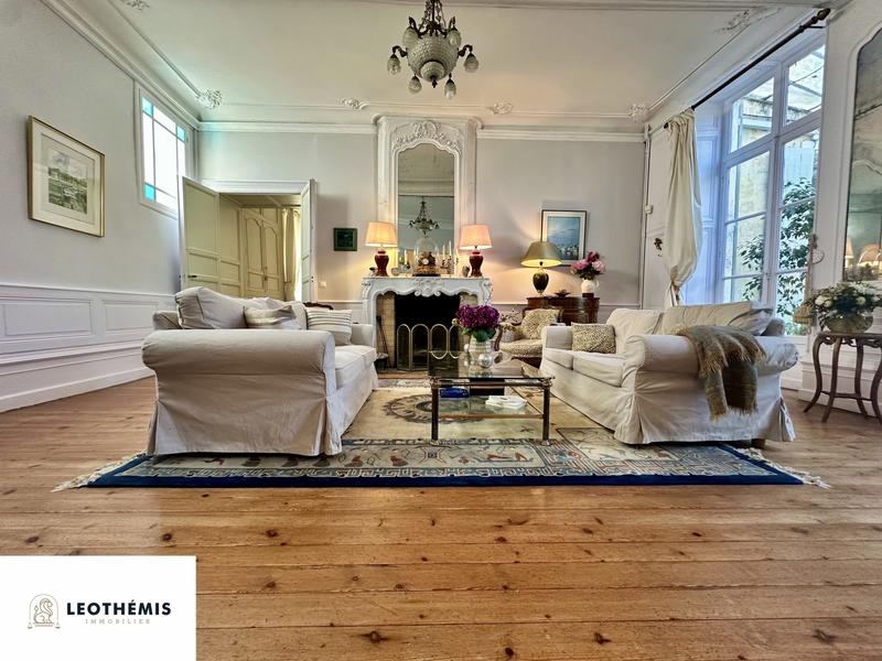 Maison - 362 m² - 14 pièces