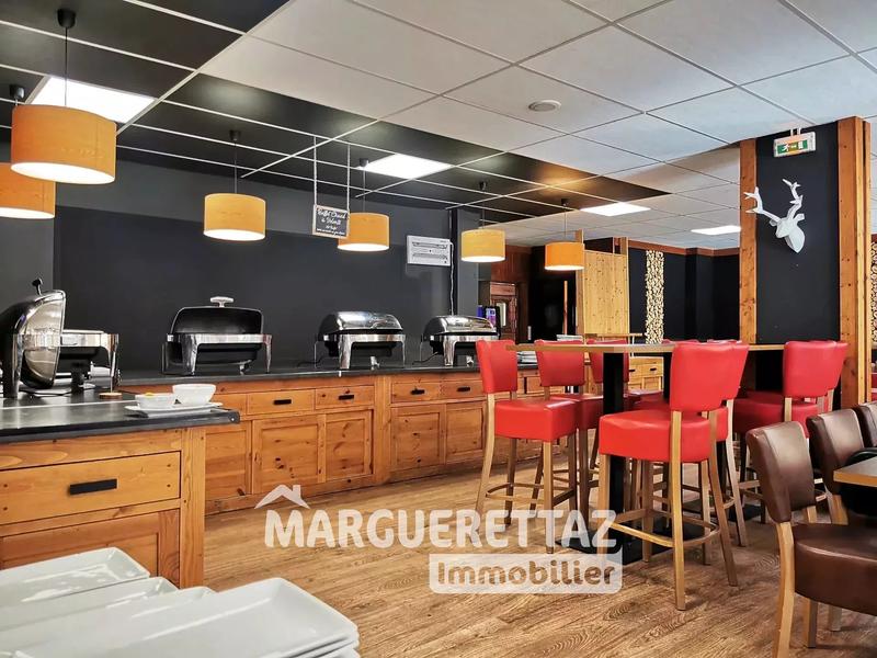 Propriété - 3 500 m² - 70 pièces