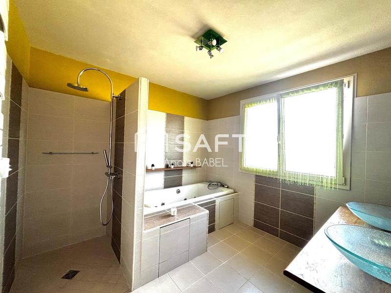 Maison - 207 m² - 9 pièces