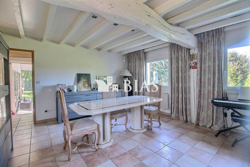 Maison - 220 m² - 7 pièces