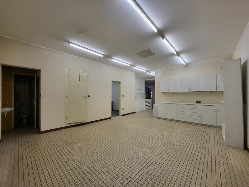 Local commercial - 130 m² - 2 pièces