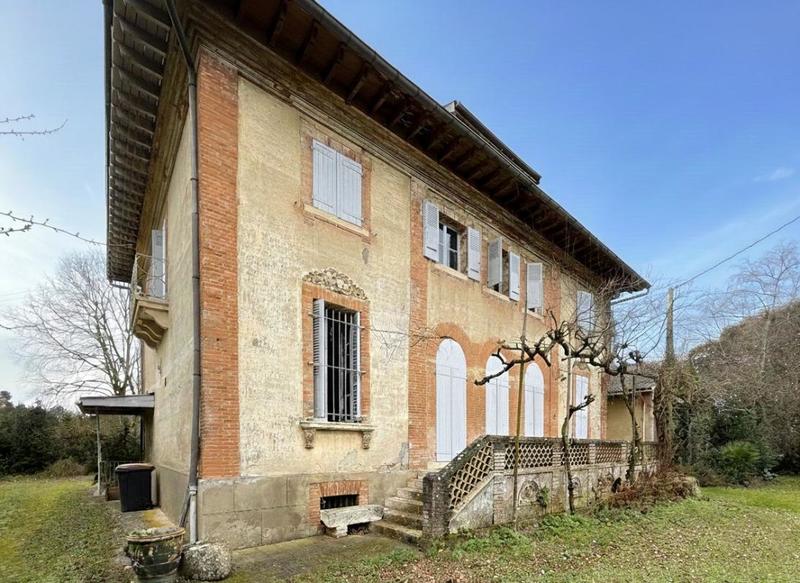 Mas - 800 m² - 13 pièces