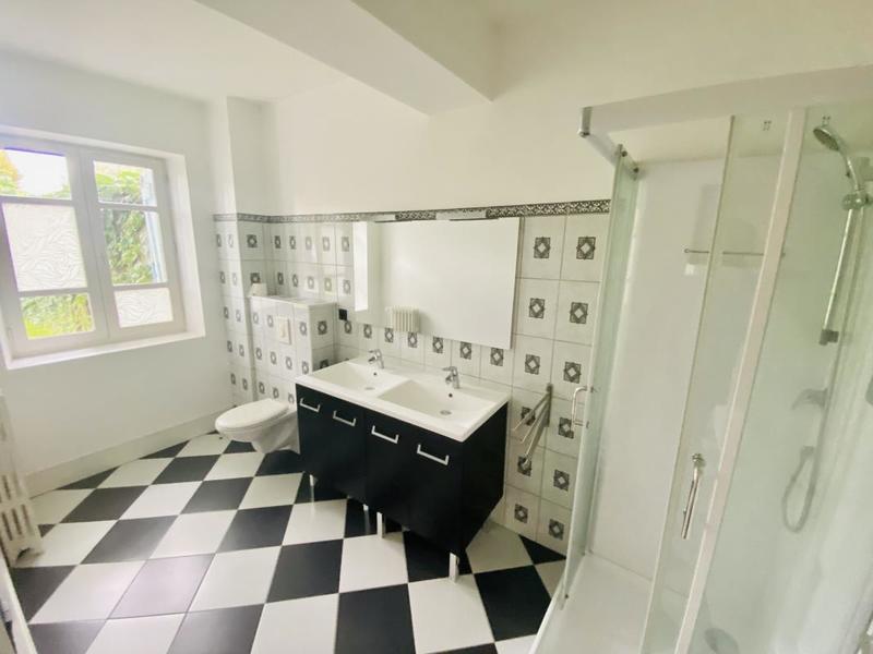 Château - 1 043 m² - 7 pièces