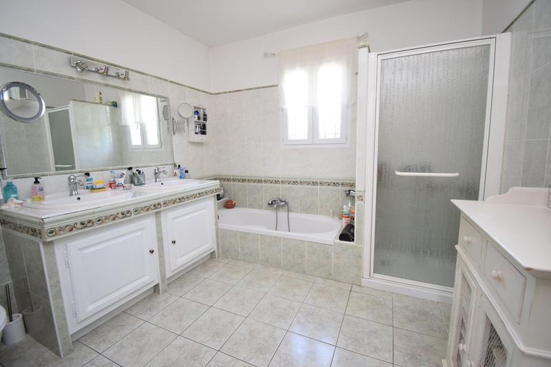 Villa - 137 m² - 5 pièces