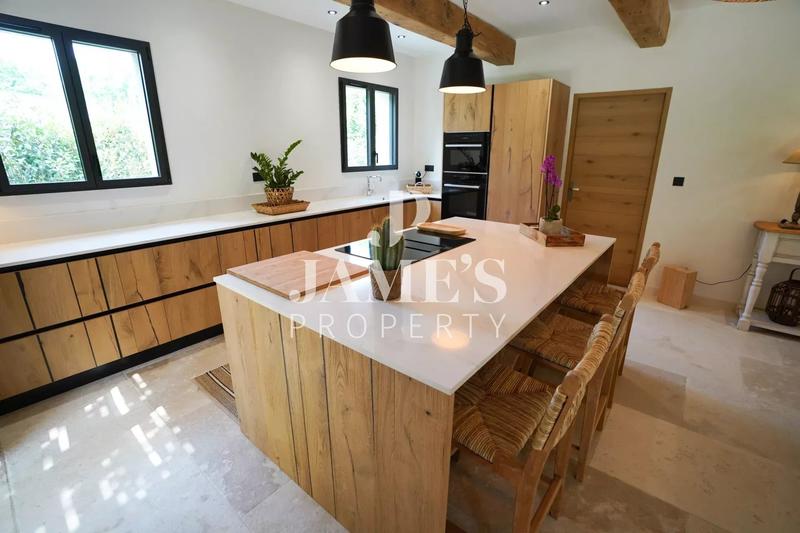 Maison - 200 m² - 6 pièces