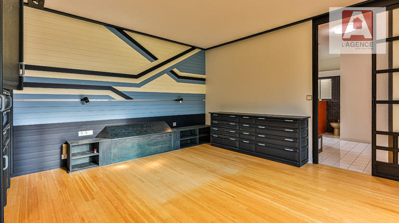 Maison - 290 m² - 12 pièces