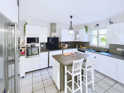 Maison - 182 m² - 7 pièces