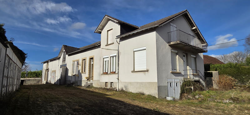 Maison - 220 m² - 7 pièces