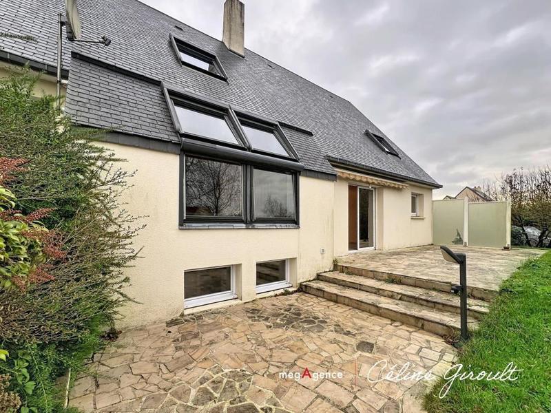 Maison traditionnelle - 213 m² - 9 pièces