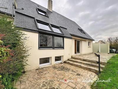 Maison traditionnelle - 213 m² - 9 pièces