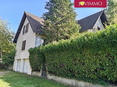 Maison - 305 m² - 10 pièces