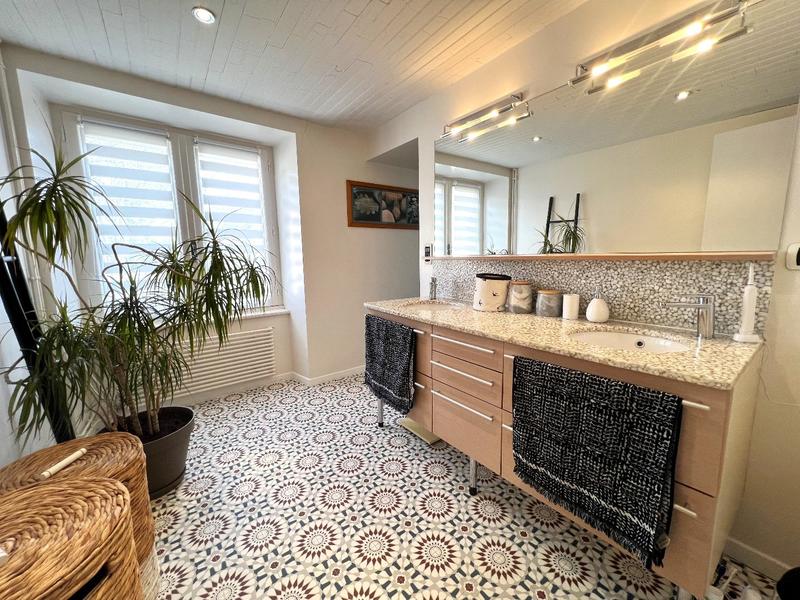 Maison - 235 m² - 6 pièces