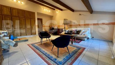 Maison - 231 m² - 7 pièces