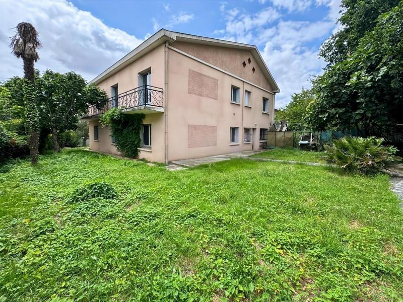 Maison - 248 m² - 7 pièces