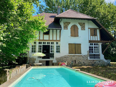 Maison - 200 m² - 7 pièces