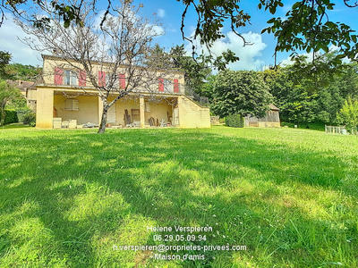 Maison - 300 m² - 12 pièces