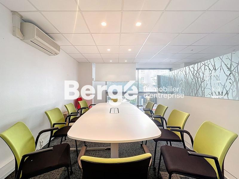 Bureau - 135 m² - 8 pièces