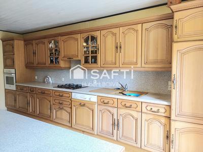 Maison - 230 m² - 10 pièces