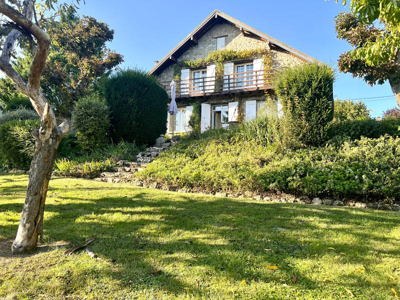 Propriété - 300 m² - 10 pièces