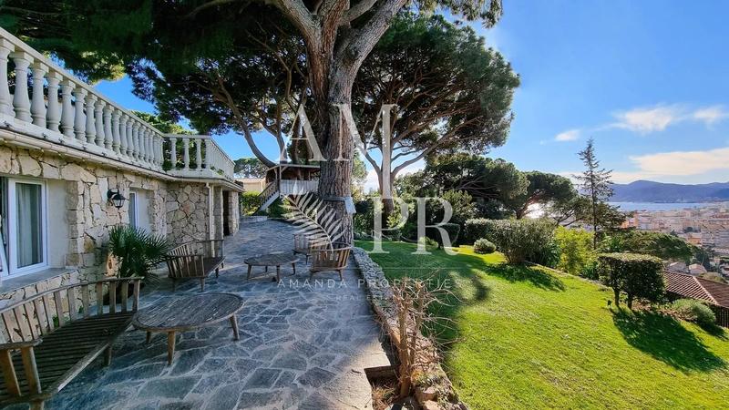 Villa - 300 m² - 7 pièces