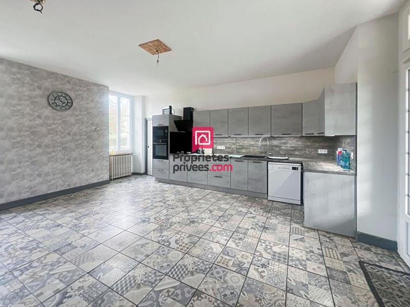 Maison - 266 m² - 8 pièces