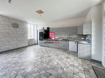 Maison - 266 m² - 8 pièces