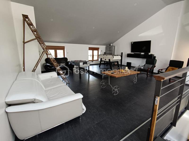 Maison - 225 m² - 7 pièces