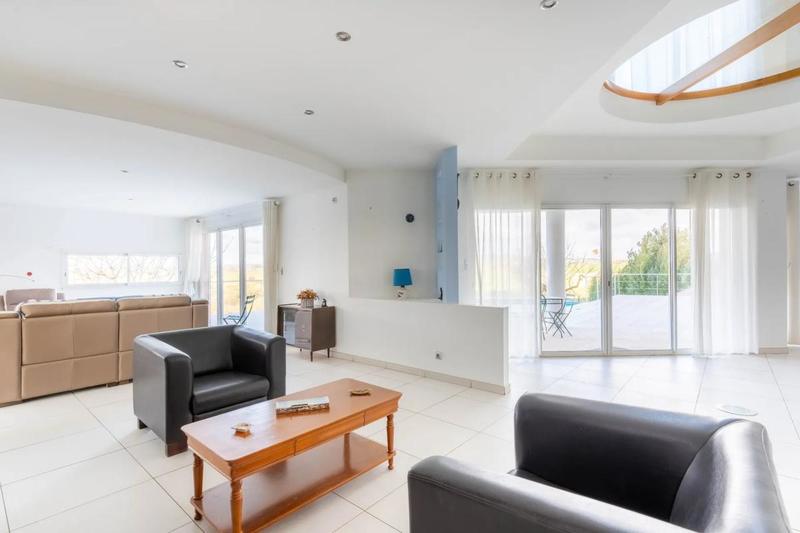 Maison d'architecte - 320 m² - 9 pièces