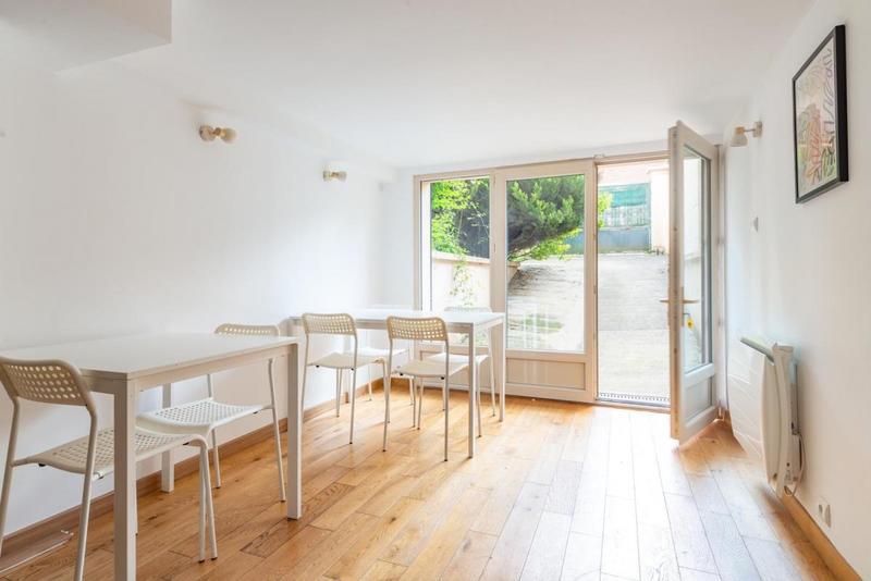 Maison - 250 m² - 17 pièces